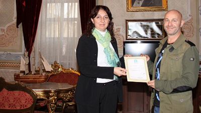 Çağan Irmak Darülaceze'de! haber görseli