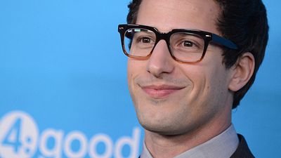 Bu yıl Emmy Ödülleri'ni Andy Samberg Sunacak! haber görseli
