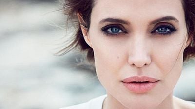 Angelina Jolie Tekrar Ameliyat Oldu haber görseli