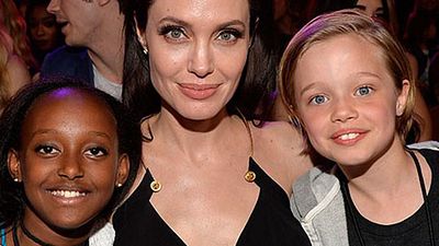 Angelina Jolie, Çocuklarıyla Ödül Töreninde! haber görseli