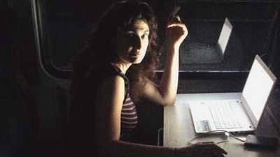 Pelin Esmer'in Yeni Filmi İşe Yarar Bir Şey'in Çekimleri Tamamlandı! haber görseli