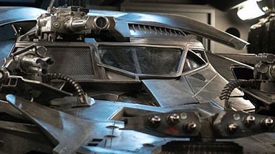 Zack Snyder Justice League Filminden Yeni Batmobile Fotoğrafı Paylaştı! haber görseli