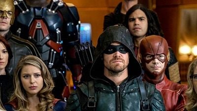 Arrowverse Buluşması ‘Crisis on Earth-X' Yayınlandı haber görseli