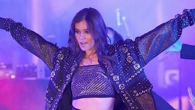 Hailee Steinfeld'ten Yeni Yıl Dansı! haber görseli