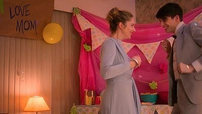 Judy Greer’lı “Adventures in Public School”dan İlk Fragman! haber görseli