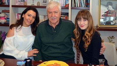 Dostları Doğum Gününde Mahmut Cevher'i Yalnız Bırakmadı! haber görseli