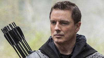 John Barrowman ‘Arrow’a Geri Döneceğini Doğruladı haber görseli