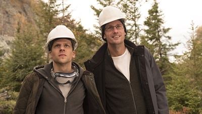 Jesse Eisenberg ve Alexander Skarsgård’lı “The Hummingbird Project”ten İlk Klip!