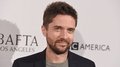 Jon Stewart İmzalı “Irresistible” Kadrosuna Topher Grace Dahil Oldu!