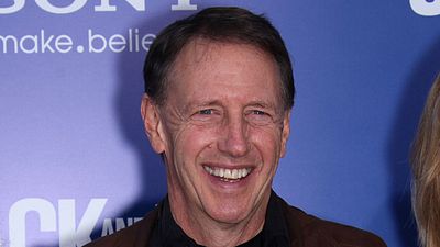 Dennis Dugan “Love & Other Disasters” İle Yönetmenliğe Geri Dönüyor! haber görseli