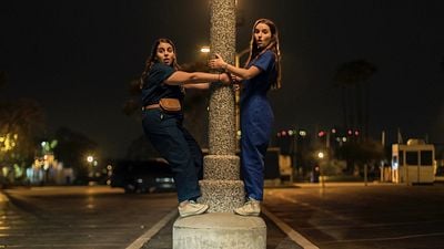 Olivia Wilde’ın İlk Yönetmenlik Denemesi “Booksmart”tan Yeni Kare Geldi! haber görseli