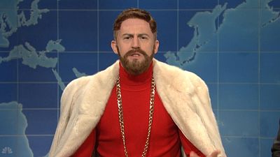 “Saturday Night Live”ın Yıldızı Alex Moffat “Holidate” Kadrosunda! haber görseli