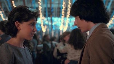 'Stranger Things'ten Mike ve Eleven Aşkını Anlatan Video Geldi haber görseli