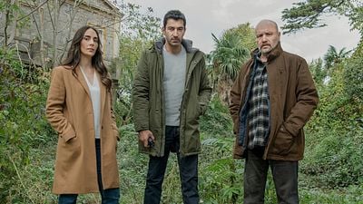 BluTV Dizisi "Alef"in Başrol Oyuncuları Fotoğraf Çekiminde! haber görseli