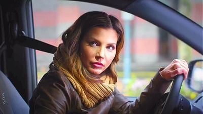Charisma Carpenter, 'Pandora'ya Geri Dönüyor! haber görseli