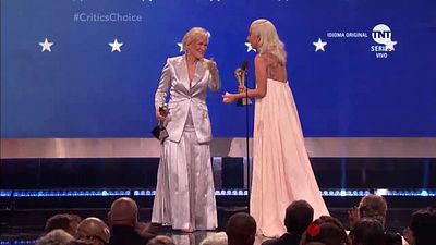 2021 Critics Choice Ödülleri İki Ay Ertelendi haber görseli