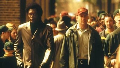 M. Night Shyamalan, "Unbreakable" Setinden Bir Fotoğraf Paylaştı haber görseli