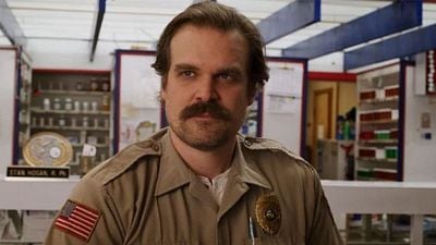 David Harbour, Stranger Things 4. Sezonunda Baba İmajından Çıkıyor haber görseli