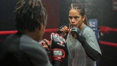 Halle Berry’nin İlk Yönetmenlik Denemesi ‘Bruised’, Prömiyer Tarihini Aldı haber görseli