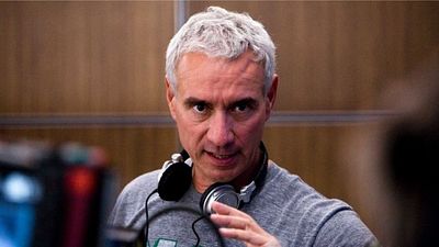 Roland Emmerich, Marvel ve DC'nin Film Endüstrisini Mahvettiğini Söyledi haber görseli