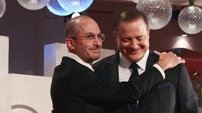 Dakikalarca Ayakta Alkışlanan Brendan Fraser Göz Yaşlarını Tutamadı haber görseli