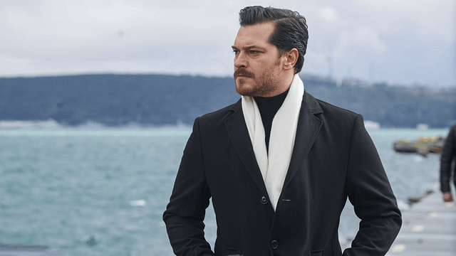 Çağatay Ulusoy ve Demet Özdemir'in Başrollerini Paylaştığı "Eşref Rüya"dan İlk Tanıtım Geldi! haber görseli