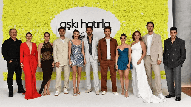 Hande Erçel ve Barış Arduç’lu “Aşkı Hatırla”nın Gala Gecesi Büyük İlgi Gördü haber görseli