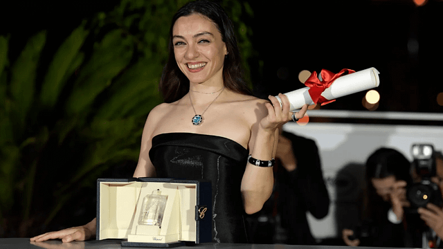 Merve Dizdar'a, Fransa'da "Şövalye" Unvanı Verilecek haber görseli