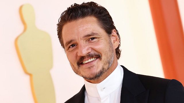 Pedro Pascal, Ethan Coen'in Komedi Filmi "Drive-Away Dolls"un Kadrosuna Katıldı haber görseli