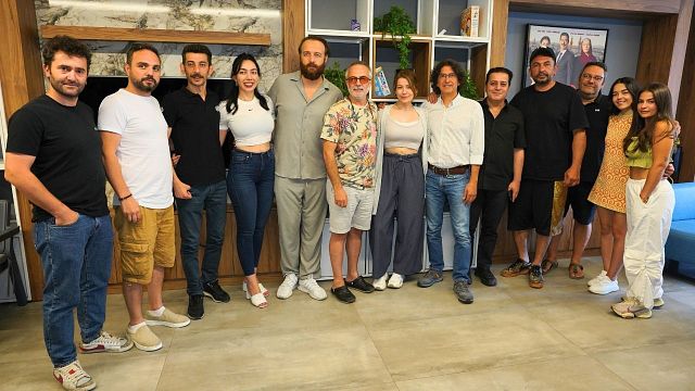 "C Takımı" Senaryo Okumalarında Kahkahaya Boğuldu haber görseli