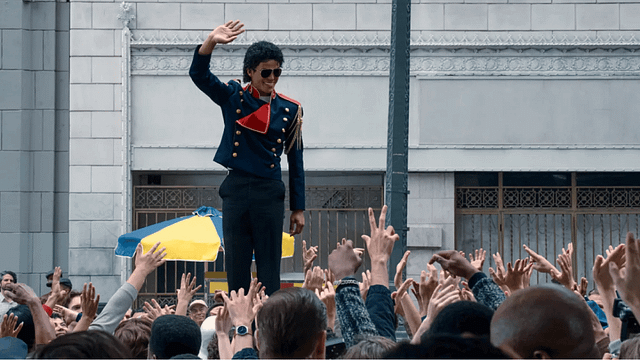 Michael Jackson Biyografisi 217 Milyon Dolarlık Açılışla Rekor Kırdı haber görseli