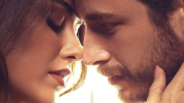 Dilan Çiçek Deniz ve Cem Yiğit Üzümoğlu Başrollü "Aşk Mevsimi" Filminin Afişi Yayınlandı haber görseli