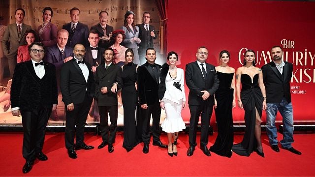 "Bir Cumhuriyet Şarkısı"nın Galasında Büyük Coşku Yaşandı! haber görseli