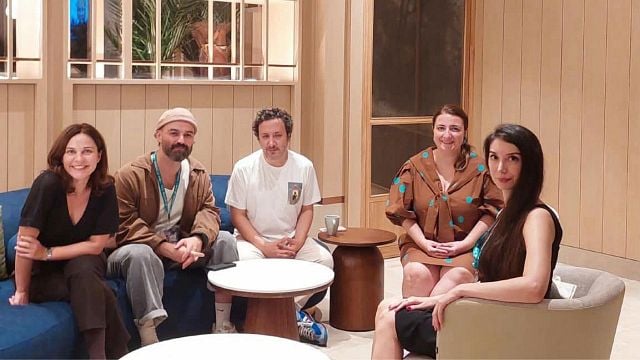 33. Uluslararası Adana Altın Koza Film Festivali'nde İzleyici Ödülü'nü Kazanan "Canavar"ın Yönetmeni Tunç Şahin ve Ekibiyle ile Özel Röportaj haber görseli