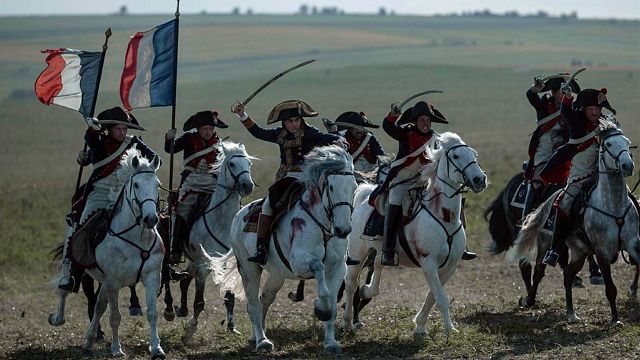 "Napoleon" İlk Bakış: Apple, Ridley Scott & Joaquin Phoenix Ortaklığı Filmden İlk Görseli Paylaştı haber görseli