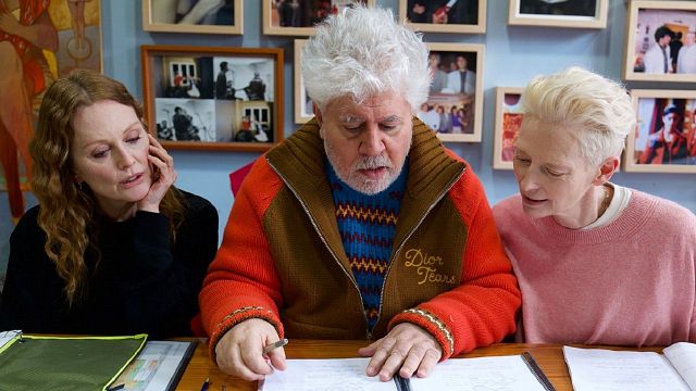 Pedro Almodóvar'ın Julianne Moore & Tilda Swinton Başrollü "The Room Next Door" Filminin Afişi Yayınlandı! haber görseli