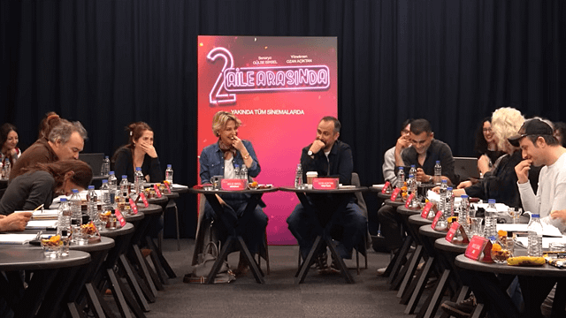 Kahkaha Fırtınasına Hazır Olun: "Aile Arasında" Ekibi, Devam Filminin İlk Okuma Provasında Buluştu! haber görseli