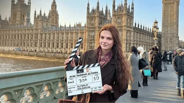 ATV’nin Yeni Dizisi “Aynı Yağmur Altında” İlk Tanıtımıyla Dikkat Çekti haber görseli