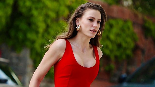 Serenay Sarıkaya Yeni Netflix Dizisinde Hangi İsimlerle Rol Alacak? haber görseli