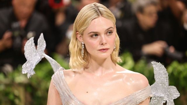 Elle Fanning "Predator" Evrenine Giriyor