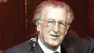 Mücap Ofluoğlu Hayatını Kaybetti... haber görseli