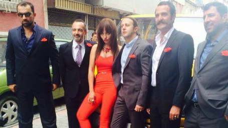 Çakallarla Dans'ın Afişini Hayranları Belirledi! haber görseli