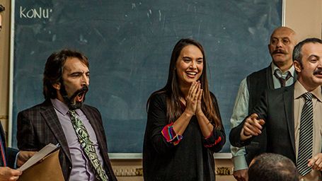 Bir Sınav Komedisi: Öğrenci İşleri haber görseli