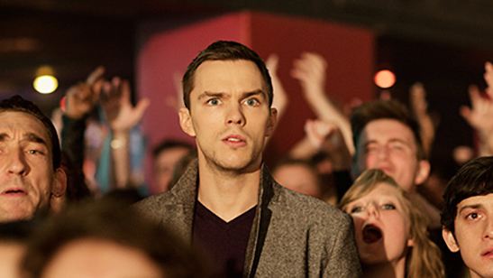 Nicholas Hoult Tüm Dostlarını Öldürüyor!