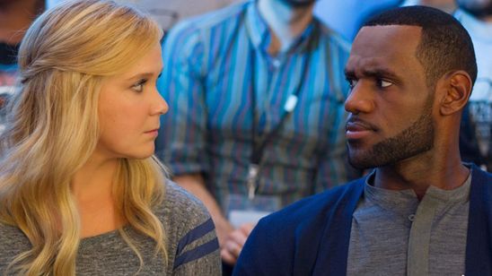 Trainwreck Film Gösterimi'nde Trajik Olay haber görseli