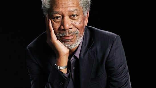 Morgan Freeman Derin Sularda Yüzüyor! haber görseli