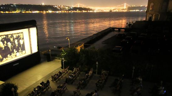 Boğaz’da Sinema Keyfi "Tosun Paşa" ile Bu Sezon Sona Erdi haber görseli
