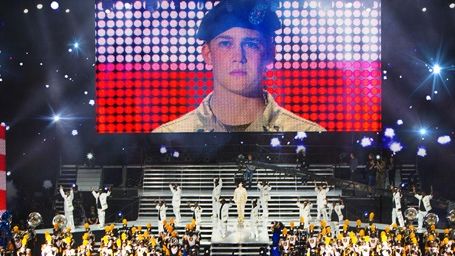 Billy Lynn's Long Halftime Walk Filminden Fragman Geldi! haber görseli