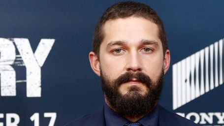 Shia LaBeouf Sanat İçin Yollara Döküldü! haber görseli