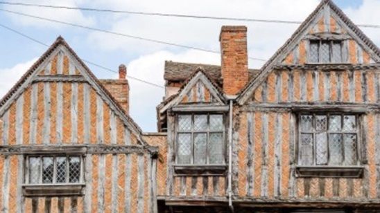 "Harry Potter'ın Çocukluğunu Geçirdiği "Godric's Hollow"daki Evi Satışta!" haber görseli